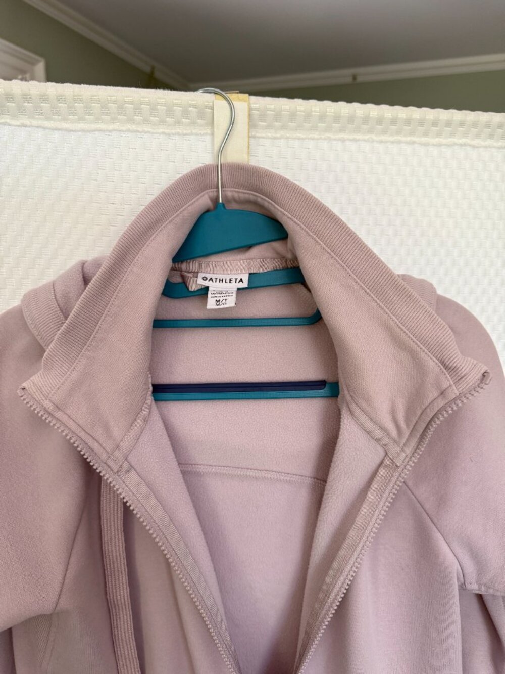 ATHLETA TRIUMPH SWEATSHIRT/HOODIE LILAC SIZE MT